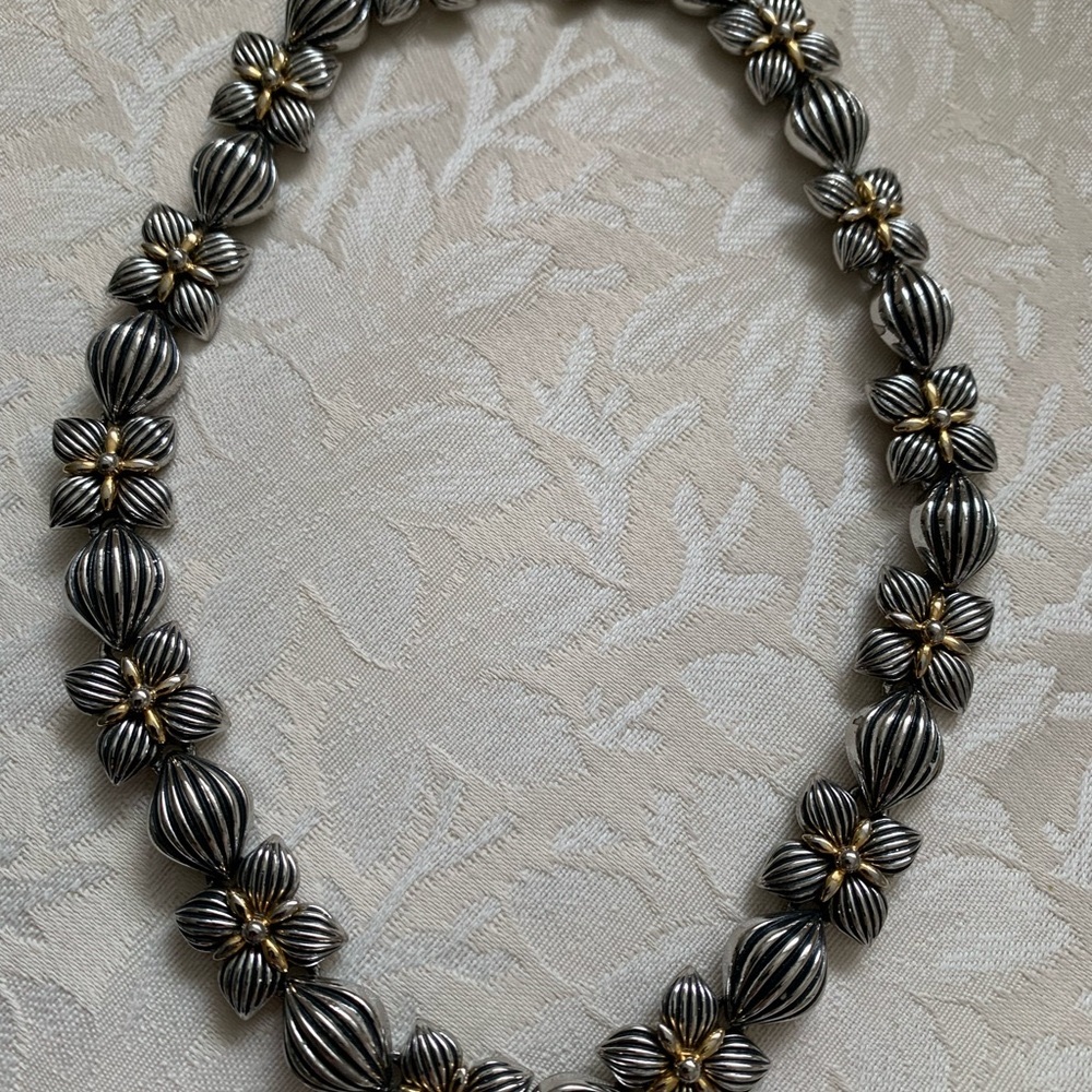 Elegant Silver Floral Necklace